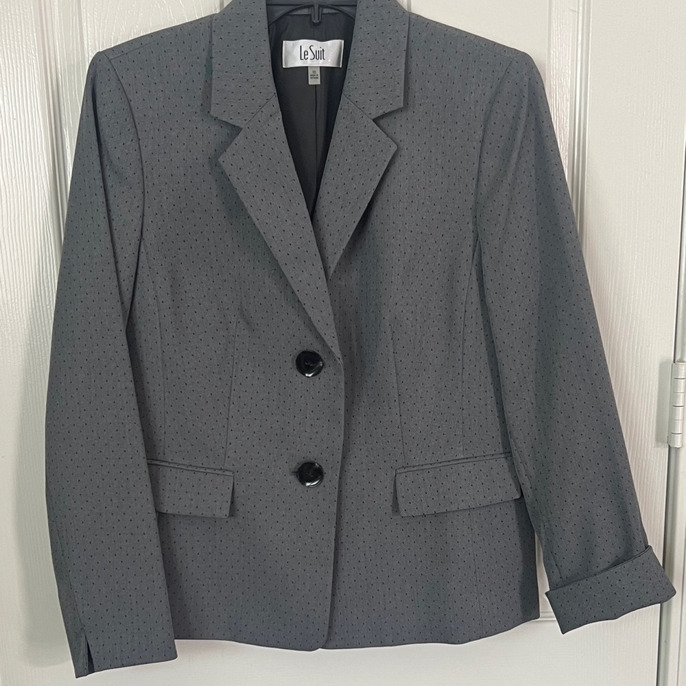 NWOT Le Suit Women's Charcoal Blazer with dotter textured  with Black Buttons